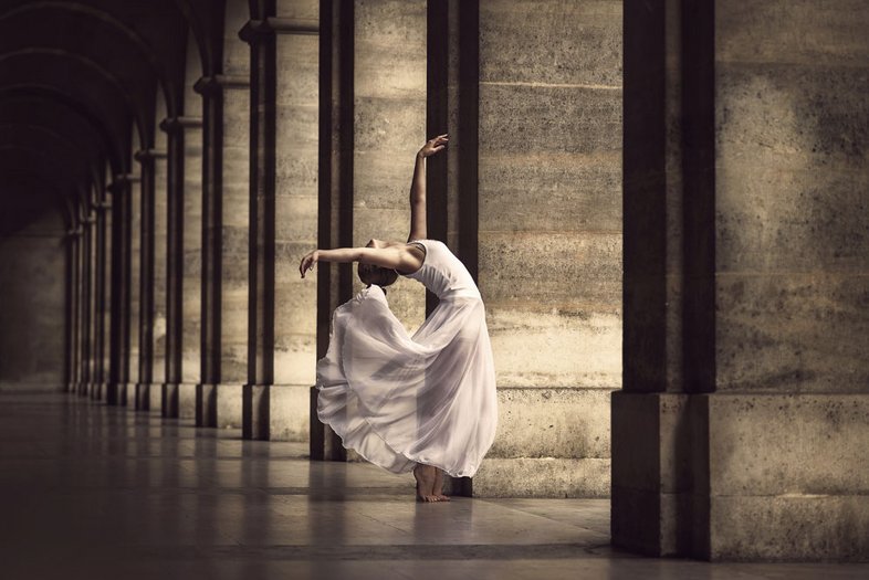 Dimitry Roulland | France | the white dress Dimitry Roulland | France | the white dress