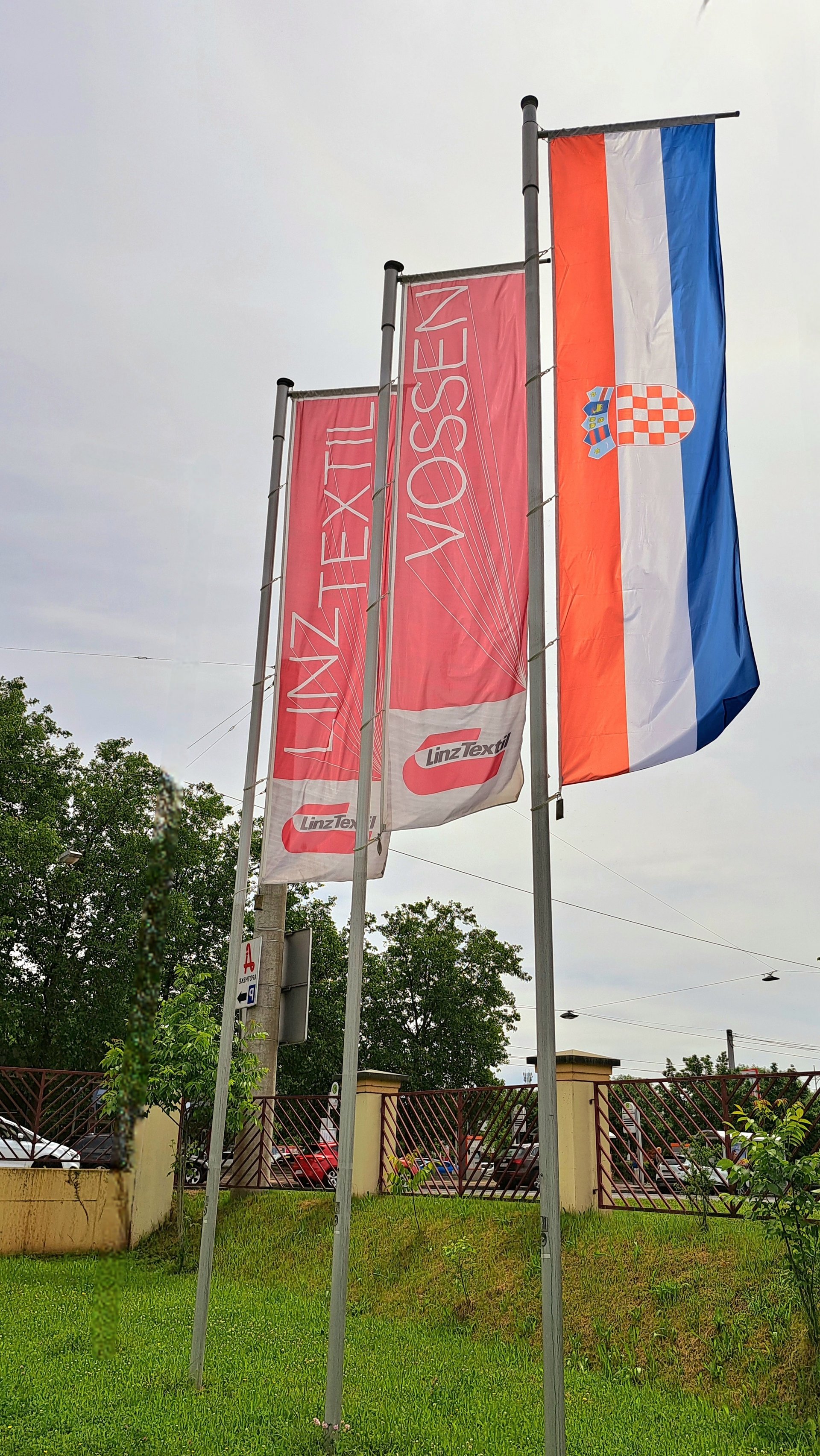 3 Flaggen: Vossen, Linz-Textil, Kroatien Nationalflagge