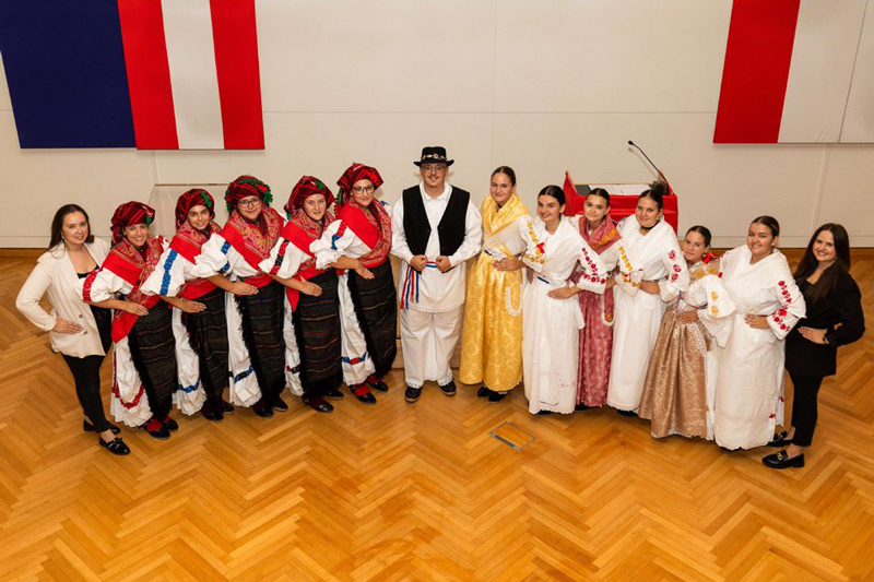 Gruppenfoto von Linz Textil. 30-Jahr-Feier der Kroatischen Gemeinde OÖ